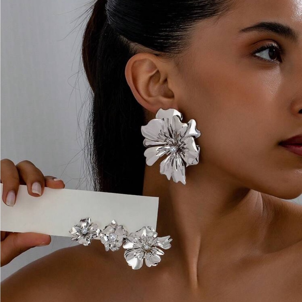 1set/4pairs Irregular Geometric Flower With Pearl Inlay Vintage Statement Earrin